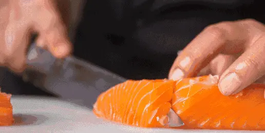 J’ai encore approfondi ma connaissance du Japon — aujourd’hui, parlons du sashimi japonais.